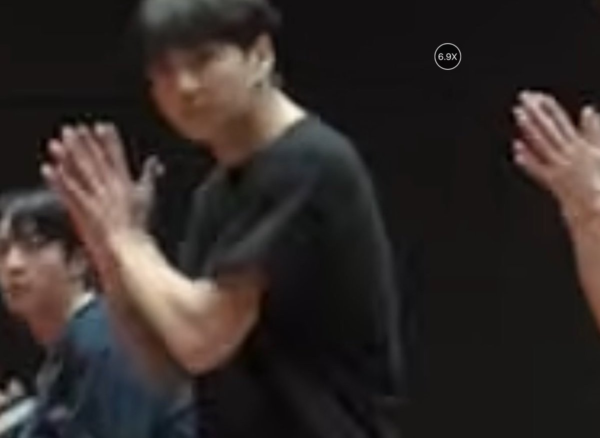 myselfandjk's tweet photo. I'm crying sjwjwkks jungkook keeps clocking piggies and shippers https://t.co/2MK6wOZW3x