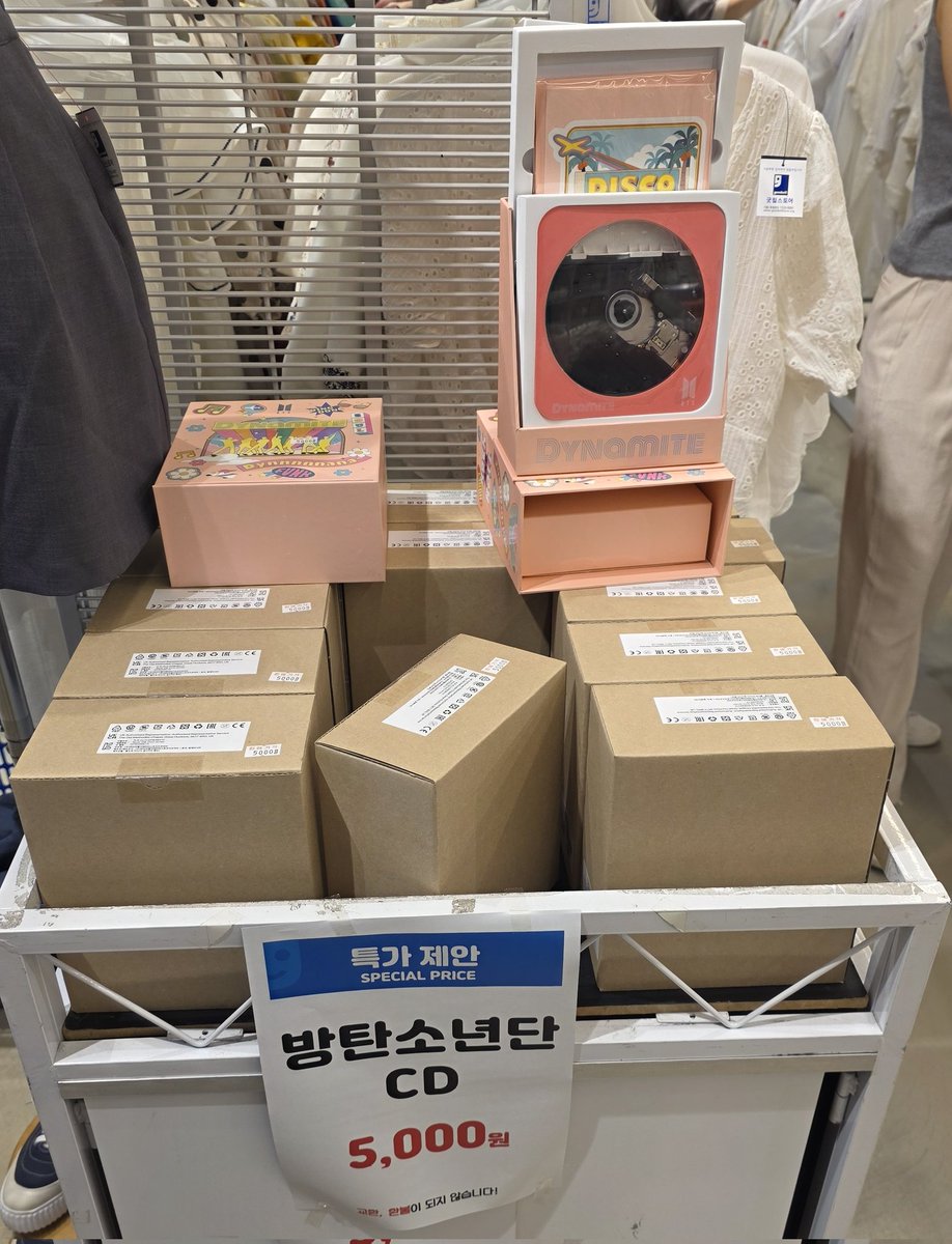 choco_herb's tweet photo. 요거 품절이거나
구매하러 가실 시간 없으신 아미님들중에
5천원 원가+배송비부담 하셔서
받고싶으신분은 연락 주세요
제가 보내드릴수 있을꺼 같아욤
뎀 주세욤
많이는 못사서...🤣🤣🤣
많이는 못해드리지만......
호옥시 너무 많은 요청이 있으면
아시는분 먼저 챙길께욤🥲 https://t.co/3cnUMYxDZd