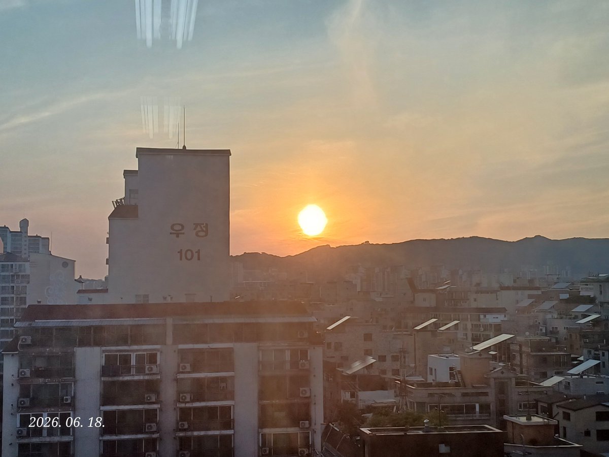 dh25800's tweet photo. #해넘어간다 https://t.co/Kw7XLP5Jvq