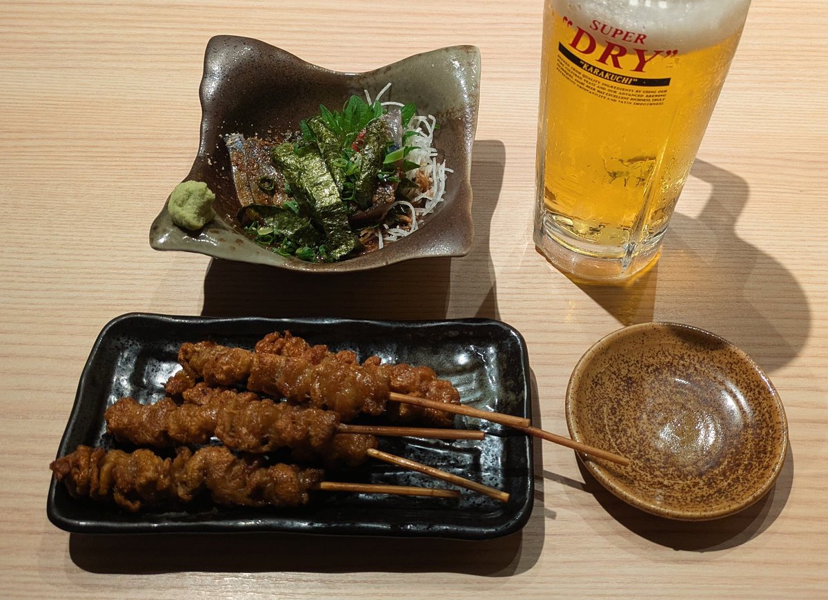 drunkenflylo's tweet photo. 竹乃屋本店、名物ぐるぐる鶏皮で乾杯。ごま鯖も呼子のイカも美味かった。ご馳走様でした。また来るぜ博多！広島帰ります！ https://t.co/Nk44uKRKJz