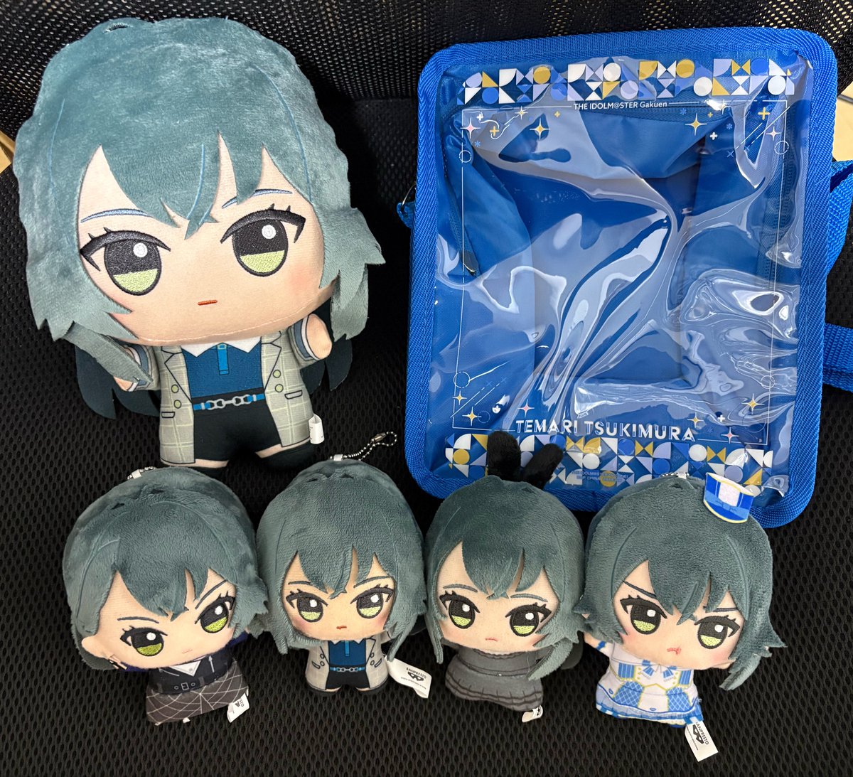 meshi_8635's tweet photo. でかいちびぐるみ届いたから並べてみたけどおもろい https://t.co/AXiqmqqVsk