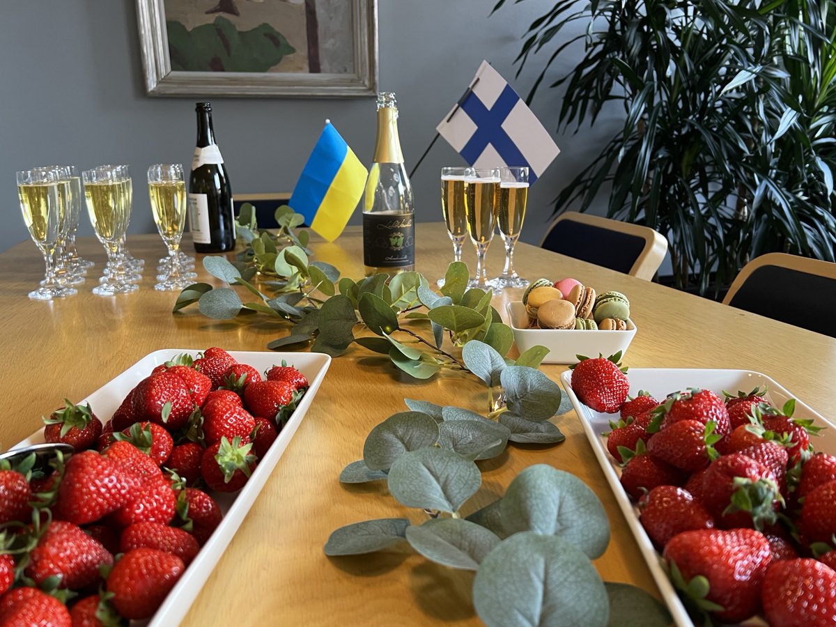 EtlaNews's tweet photo. ETLA toivottaa hyvää juhannusta! ☀️🔥 https://t.co/VzR7kpxe4i