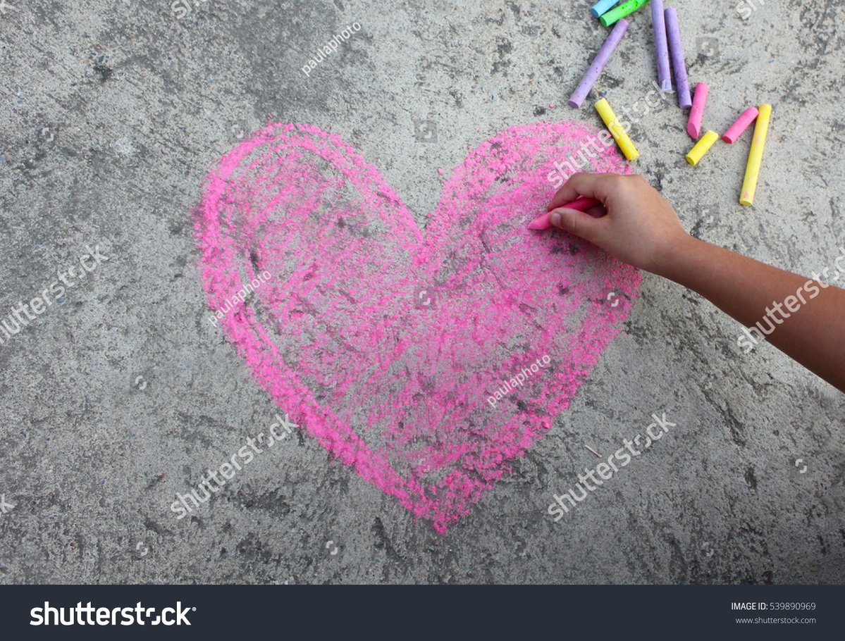 jorgeshago's tweet photo. Enjoying a sunny weekend with my little one, giggling over silly sidewalk chalk art and sharing ice cream cones—these tiny moments are the best life has to offer!， https://t.co/v2snMxNxNN