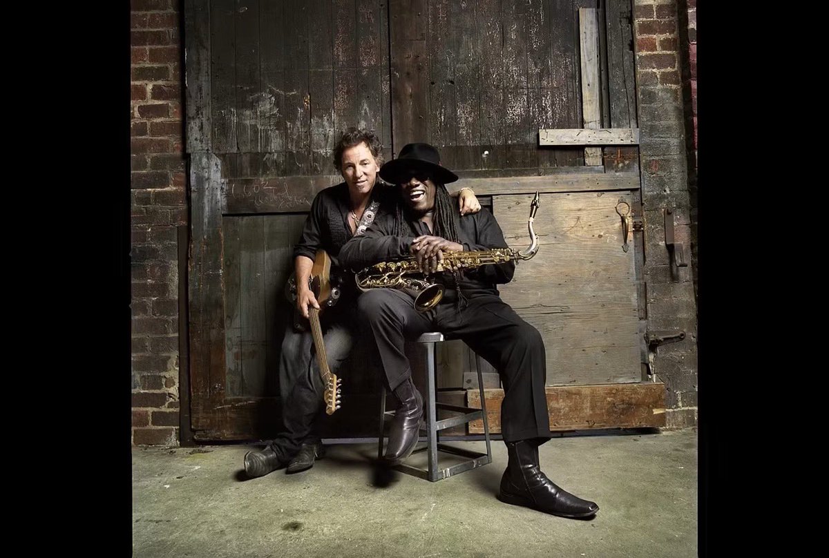 BDoltri's tweet photo. 15 years without Big Man.
An unfillable void.
An eternal presence.
โCLARENCE DOESN'T LEAVE THE E STREET BAND WHEN HE DIES.
HE LEAVES WHEN WE DIE".
BRUCE SPRINGSTEEN.
โค๏ธ๐ธ๐บ๐ธ๐ท๐ฎ๐นโค๏ธ๐๐๐โค๏ธ
๐ธ : @Danny_Clinch
#FromItalyForBruce
#Springsteen
#BigMan
#2big2die
#18Giugno
#June18st https://t.co/nsQqM2N8ys