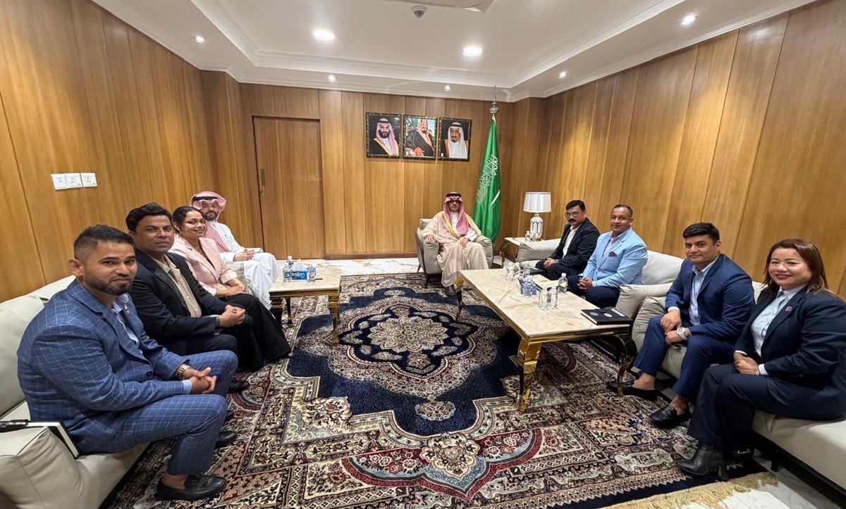 KSAembassyNP's tweet photo. استقبل السفير فهد بن محمد بن منيخر بمقر السفارة اليوم رئيس الجمعية النيبالية لوكالات التوظيف بالخارج المعين حديثًا السيد/ ديك بهادور خاتري والوفد المرافق له، وذلك بحضور رئيس القسم القنصلي السكرتير الأول/ عبدالرحمن الغشم.

وتم خلال اللقاء مناقشة المواضيع المتعلقة بمكاتب التوظيف وإجراءات الراغبين بالعمل في المملكة.

Ambassador Fahd bin Mohammed bin Mnikhr received today at the Embassy Mr. Dik Bahadur Khatri, the newly appointed President of the Nepal Association of Foreign Employment Agencies (NAFEA), and the accompanying delegation, in the presence of Head of the Consular Section, First Secretary Abdulrahman Al-Ghoshom .

During the meeting, discussions were held on issues related to recruitment agencies and the procedures for those seeking employment opportunities in the Kingdom.

साउदी अरबका लागि नेपालस्थित राजदूत फहद बिन मोहम्मद बिन मिनिखेरले आज दूतावासमा नव नियुक्त नेपाल वैदेशिक रोजगार व्यवसायी संघका अध्यक्ष श्री दिक बहादुर खत्री तथा उहाँको प्रतिनिधिमण्डललाई स्वागत गर्नुभयो। कार्यक्रममा कन्सुलर विभाग प्रमुख प्रथम सचिव अब्दुलरहमान अल-घाशामको उपस्थिति रहेको थियो।

भेटवार्ताका क्रममा वैदेशिक रोजगार कम्पनीहरू सम्बन्धी विषयहरू तथा साउदी अरबमा रोजगारीका लागि जान इच्छुक व्यक्तिहरूको प्रक्रियासम्बन्धी विषयमा छलफल गरिएको थियो।