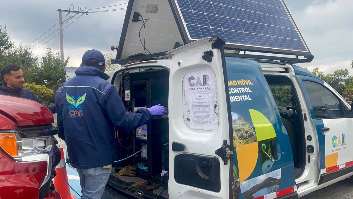 Alfred_Balle's tweet photo. Los vehículos nuevos también contaminan. Por eso, en la @car_cundi intensificamos los controles en concesionarios.

Algunos automotores pueden presentar incumplimientos ambientales antes de salir a circulación, y, por eso, realizamos inspecciones aleatorias al 10 % del inventario disponible, verificando emisiones y cumplimiento normativo. 

En caso de persistir irregularidades, iniciamos los procesos sancionatorios correspondientes como autoridad ambiental.