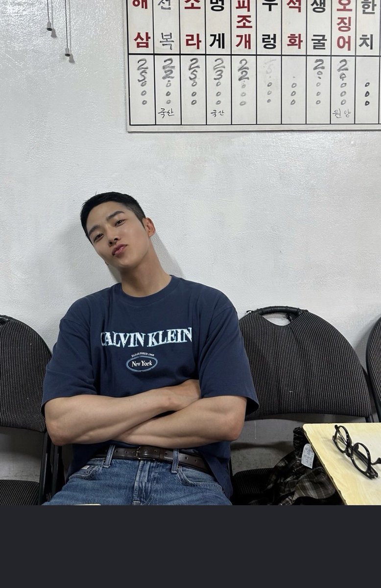 bluebird960807's tweet photo. 260618
로운 군대서 벌크업 했나
남성미 물 오른 휴가 근황
https://t.co/1XD6frG5sU

남성미 뿜뿜💕💕 https://t.co/pc4W1TntpH