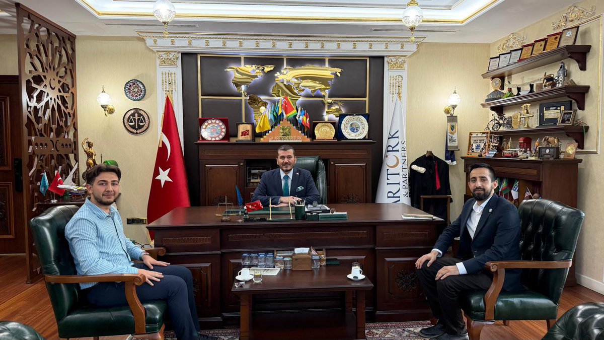 zekiariturk's tweet photo. Arıtürk & Partners Hukuk Bürosu olarak, Anadolu Gençlik Derneği Genel Merkez Üniversite Komisyonu Mesleki Koordinasyon Başkanı Sn. Mehmet Emin GÖKTAŞ ve Üniversite Komisyonu Mali İşler Birim Başkanı Sn. Abdullah Erkam BATMAN’ı ofisimizde ağırlamaktan büyük bir memnuniyet duyduk.

Toplumumuzun en büyük dinamiği olan gençlerimiz, yalnızca yarınlarımızın teminatı değil; aynı zamanda yenilikçi fikirleri, tükenmeyen enerjileri ve adil bir gelecek inşa etme idealleriyle bugünün de en büyük değerleridir. Gençlerimizin mesleki vizyon kazanmaları, toplumsal sorumluluk bilinciyle yetişmeleri ve değerlerimize bağlı bir şekilde geleceğe hazırlanmaları noktasında sivil toplum kuruluşlarımızın yürüttüğü gayretli çalışmaları son derece kıymetli buluyoruz.

Nazik ziyaretleri ve ufuk açıcı istişareleri için değerli konuklarımıza teşekkür eder, gençlerimizin yollarını aydınlatan kıymetli çalışmalarında kendilerine başarılar dileriz.

#ZekiArıtürk #AnadoluGençlikDerneği #Ziyaret