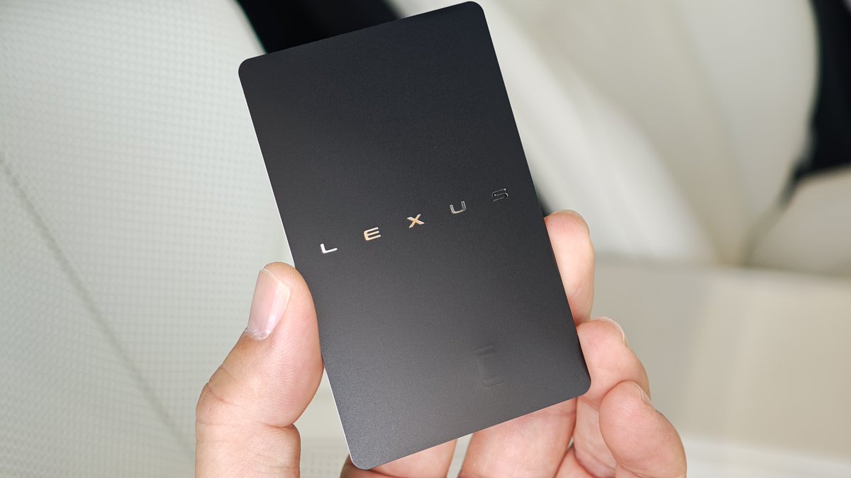 初のアリーン世代となる新型レクサスES。 標準グレード以外に採用(HEV