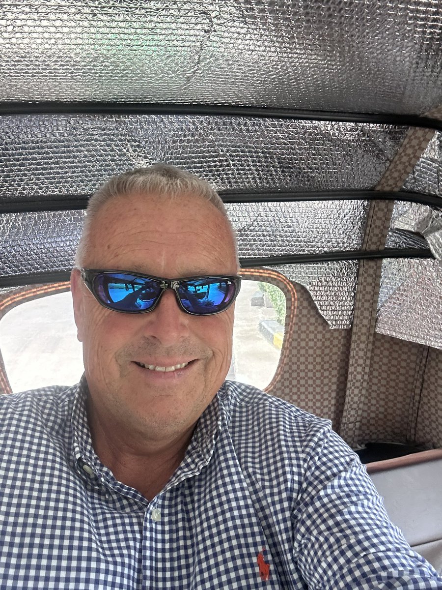 NickKeep_NKA's tweet photo. Penultimate Tuk Tuk commute.
Day 20 of 21. Having a blast, such a wonderfully authentic, rustic country. It’s sounds patronising but the people are delightful, so friendly. #Thursday #ThursdayVibes #TukTuk #Cambodia #International #Traveller #Speaker #Conference #Host https://t.co/NQzK7hSkx2