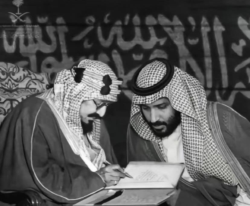 HRHMBNSALMAAN's tweet photo. تميز الملك عبدالعزيز بمهارة بناء العلاقات مع مختلف القوى الدولية في عصره، ويبرز الأمير محمد بن سلمان اليوم في توسيع الشراكات الدولية للمملكة، مما يعكس فهماً متشابهاً لأهمية الانفتاح السياسي والاقتصادي على العالم. https://t.co/KwyVyfiEI7