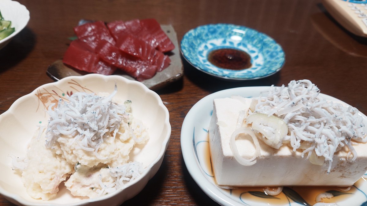 39sh72's tweet photo. 今日の晩酌はマグロ刺し、鶏とネギの生姜焼き、シラスのせやっこなど乾杯🍻 https://t.co/T4yVQkatgQ