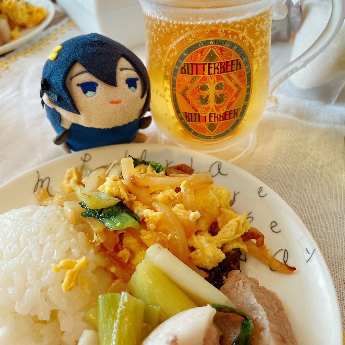 fbfb913hamu's tweet photo. 本文と画像は特に関係ありましぇん。
本社から社長が来まして社長予約によるオシャレな割烹コースでお酒を呑まない社長の目の前で好きなだけ飲んで今帰宅途中。
美味しいものたくさん食べて飲んでお腹はち切れそう。
社長ご馳走様でした！ https://t.co/2vog1XvS2P
