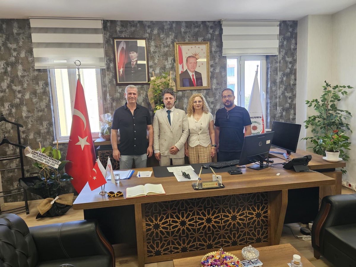 harranvet's tweet photo. Fakültemiz Dekanı Prof. Dr. Deniz Korkmaz, Dekan Yardımcısı Doç. Dr. Tuğra Akkuş ve Fakülte Sekreteri Osman Kocaoğlu, Büyükşehir Belediyesi Veteriner İşleri Dairesi Başkanlığı görevine atanan Prof. Dr. Ömer Korkmaz'a hayırlı olsun ziyaretinde bulundu. https://t.co/KPRgHwq01n