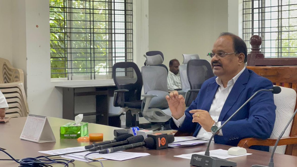 deokolar's tweet photo. ಮತದಾರರ ಪಟ್ಟಿಗಳ ವಿಶೇಷ ಸಮಗ್ರ ಪರಿಷ್ಕರಣೆ – 2026 ಸಂಬಂಧ ದಿನಾಂಕ: 02/6/26  ರಂದು ಮಾನ್ಯ ಜಿಲ್ಲಾಧಿಕಾರಿಗಳು ಹಾಗೂ ಜಿಲ್ಲಾ ಚುನಾವಣಾಧಿಕಾರಿಗಳು, ಕೋಲಾರ ಜಿಲ್ಲೆ ರವರ ಅಧ್ಯಕ್ಷತೆಯಲ್ಲಿ ಜಿಲ್ಲಾಧಿಕಾರಿಗಳ ಕಚೇರಿಯ ನ್ಯಾಯ ಸಭಾಂಗಣದಲ್ಲಿ ಪತ್ರಿಕಾ ಸುದ್ದಿಗೋಷ್ಠಿ ಹಾಗೂ ಮಾಧ್ಯಮ ಕಾರ್ಯಗಾರವನ್ನು ಹಮ್ಮಿಕೊಂಡಿದ್ದರು. https://t.co/P7Pye0Lk92