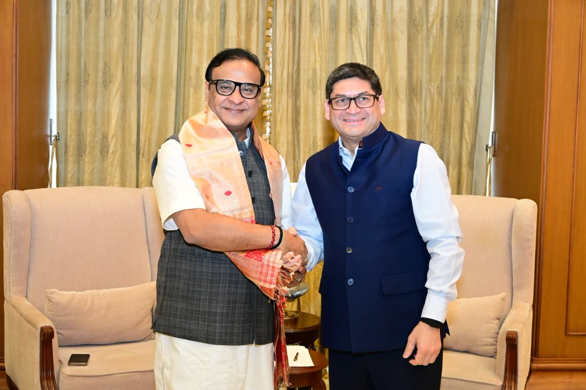 himantabiswa's tweet photo. Always a pleasure to meet Shri @prashantruia, Director of @Essar.

Essar Group is a valued partner in Assam's hydrocarbon sector. We had a good discussion on how the Group can expand its footprint in the State over the coming days. https://t.co/pyVfEiu9oT