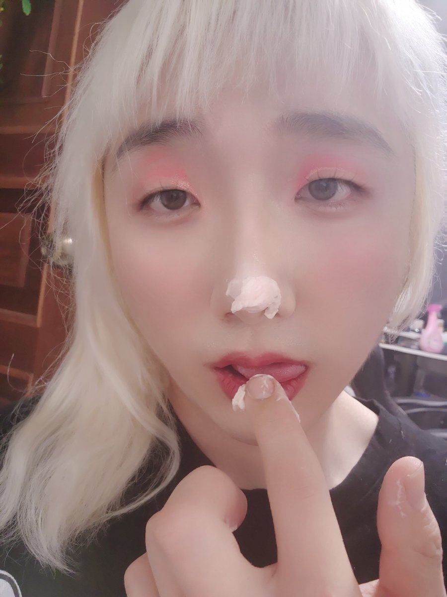 johnsenbil's tweet photo. 달달구리 케이크 넘나 져아!
오늘도 담아보는 내 하루 하루
포크아닌... 젓가락으로 케잌먹는 대한민족 ㅋ
#방구석CD #crossdresser #풀업시디 #pansexual #bisexual #polyamor #cake https://t.co/zTxtiAhLpP