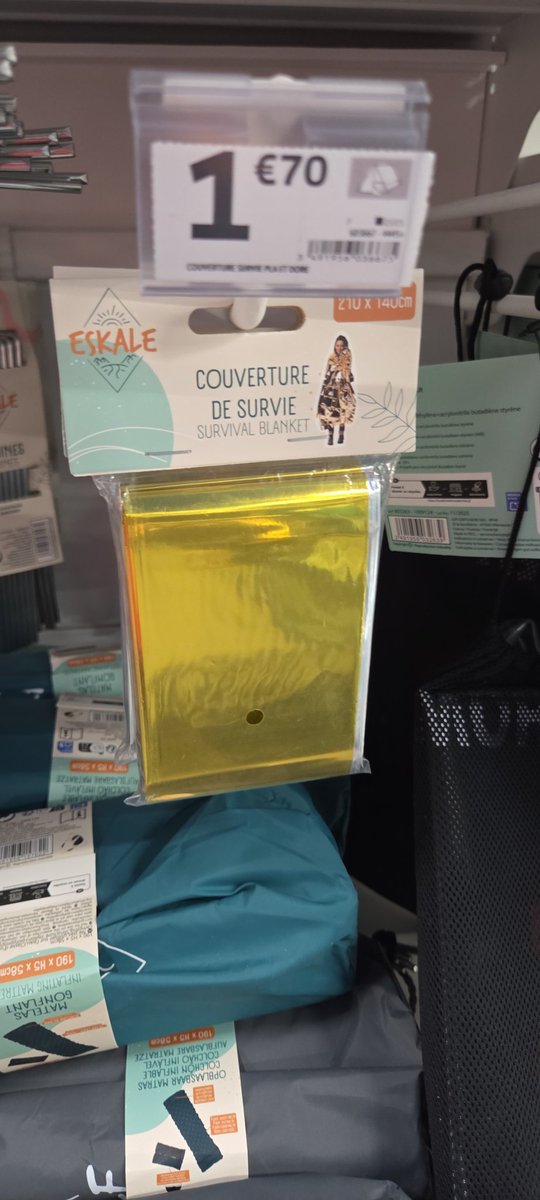 nemoraculum's tweet photo. @Roli2ma Tu peux plaquer ça à l'extérieur du velux côté argenté vers le soleil, effet garantie, même si au passage des oiseaux peuvent être perturbés. https://t.co/CsXd6R8r7p