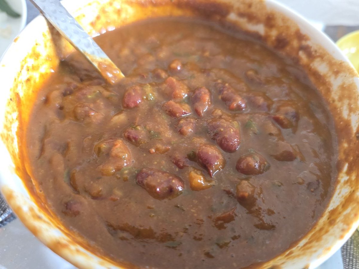 himganj153's tweet photo. This is the best rajma I've ever made. Unfortunately the secret is grating the onions, pureeing the tomatoes, and then bhunoing everything for a long time. But the result is heavenly. https://t.co/voERgpyDTz