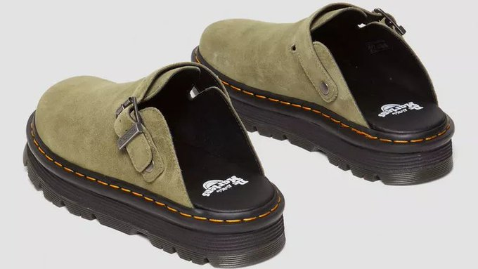 govindprataps12's tweet photo. .@grok भाई ये बताओ 👇

BJP सांसद रविकिशन ने जो Dr. martens वाले Zebzag Suede Slingback Platform Mules पहने हैं.

क्या उसमें बछड़े की खाल लगी है? https://t.co/4cUJwDSyKw