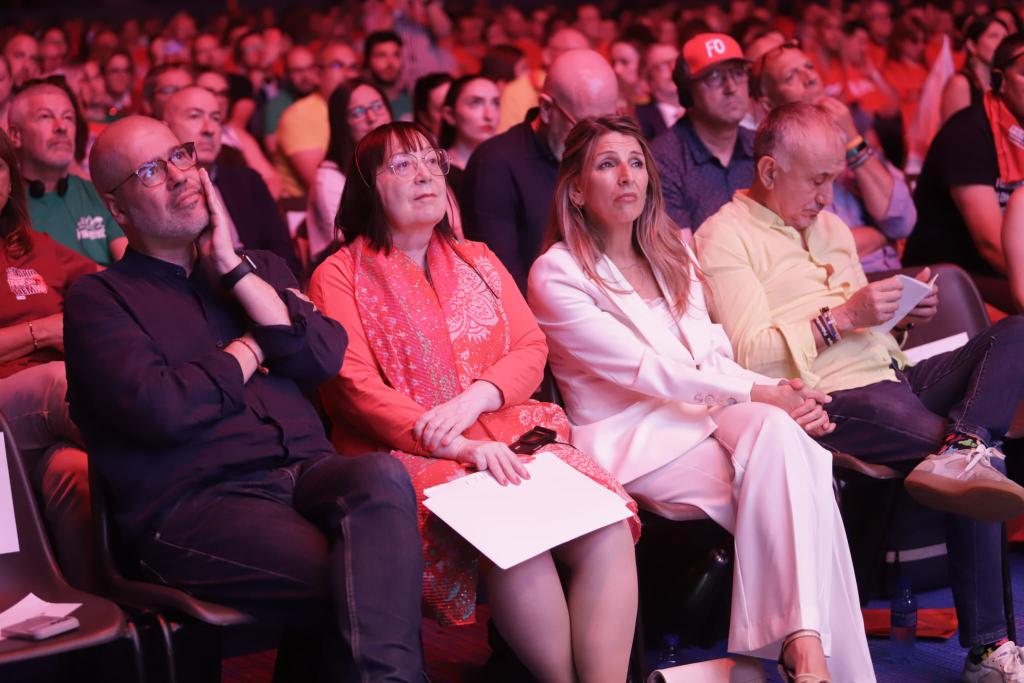CCOOMadrid's tweet photo. Intervienen Bert Engelaar, presidente de @syndicatFGTB, @landini_fiom, @cgilnazionale, Jan Willem Goudriaan, @EPSUnions, @MarieHeleneSka, @La_CSC, Oliver Roethig @uniglobalunion, Enrico Somaglia, @EFFAT_org y Roberto García González presidente de #EuroCOP
Todos coinciden en la necesidad de proteger y defender los servicios públicos para poder tener una democracia real.
"Una Europa es posible gracias al movimiento colectivo. Juntos somos imparables. ".
#PorUnaEuropaEnDemocracia #TuVozEnEuropa #Democracynow