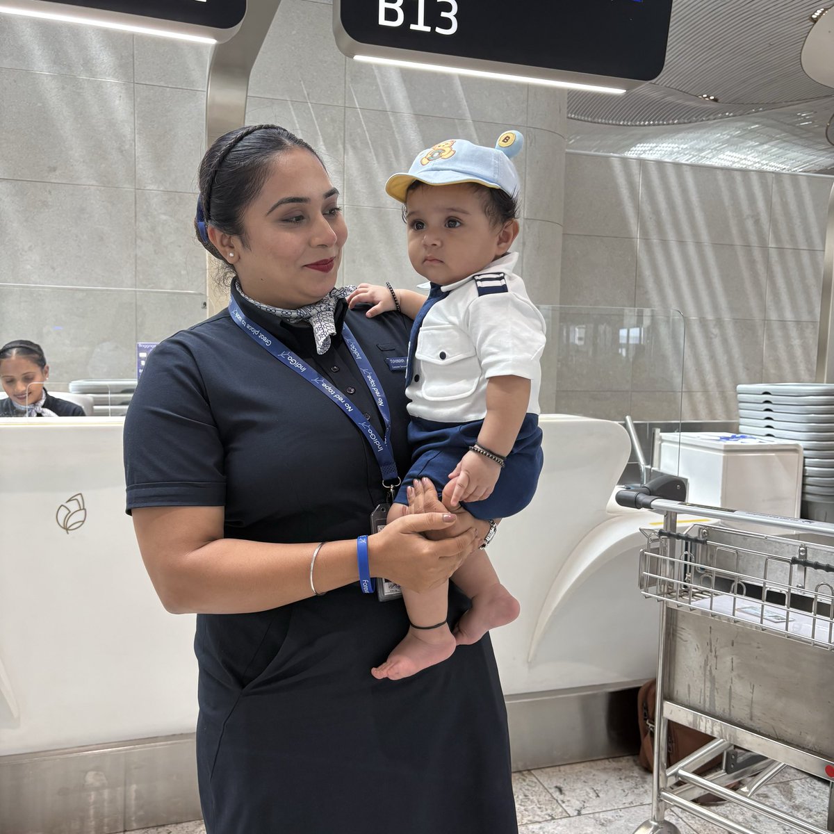 DKV5077's tweet photo. @IndiGo6E Thankyou for making my baby’s first flight memorable. Special thanks to your ground staffs,(Tisha Mukherjee, Tuhinika Patil, Shubul Ayesha) Crew and Captain on flight#6E-2043. https://t.co/NKSNzOK3LB