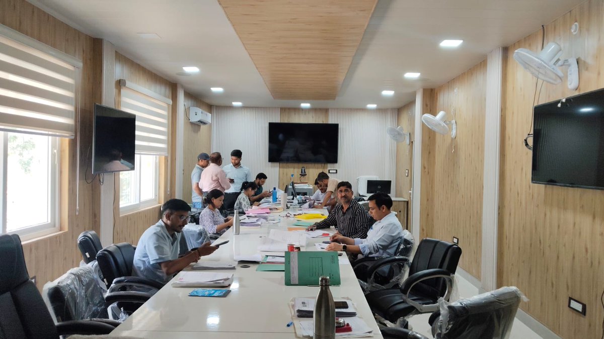 TehriDIPR's tweet photo. जनपद टिहरी की तहसील कीर्तिनगर में विशेष गहन पुनरीक्षण अभियान कार्यक्रम जारी।
#मुख्यमंत्री कार्यालय, उत्तराखण्ड
@ECISVEEP 
#Tehri
#Uttarakhand https://t.co/u6etPiUymz