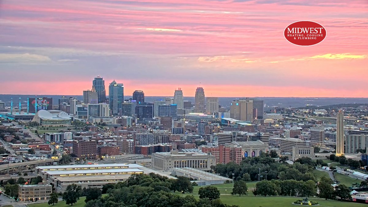 WarrenKCTV5's tweet photo. Cotton candy skies over KC this morning!🤩

@KCTV5 #kswx #mowx https://t.co/GEg5UpBxsj