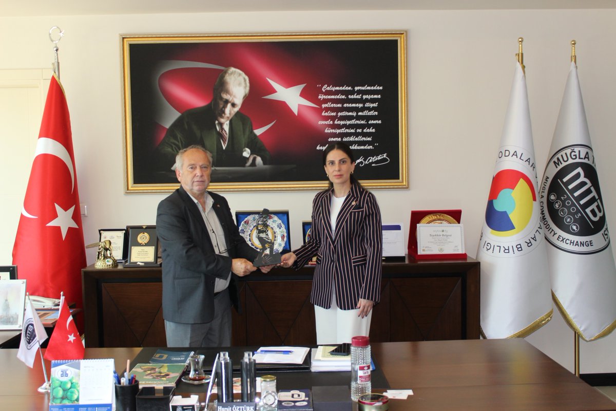 MuglaTB's tweet photo. Cumhuriyet Halk Partisi Muğla Milletvekili Av. Gizem Özcan ve CHP Menteşe İlçe Başkanı Arzu Doğruel, Muğla Ticaret Borsası’na nezaket ziyaretinde bulundu. Ziyarette Yönetim Kurulu Başkanımız Hurşit Öztürk ve Yönetim Kurulu Üyelerimiz ile bir araya geldi.
👉https://t.co/zz36AjuaU6 https://t.co/94rJSj7825