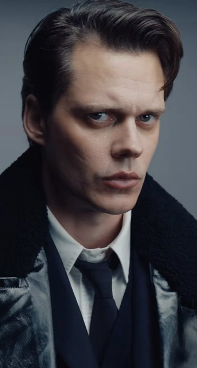 Romansbae's tweet photo. Bill Skarsgård wins 💋 https://t.co/16hGAnc1Z7