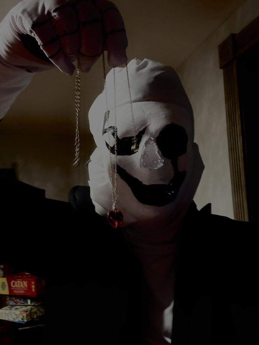 SansMain3's tweet photo. HOW MUCH LONGER NOW…? MY DELTARUNE 
#cosplay #Deltarunech5 #Gaster #friend https://t.co/lyGa5JXMii