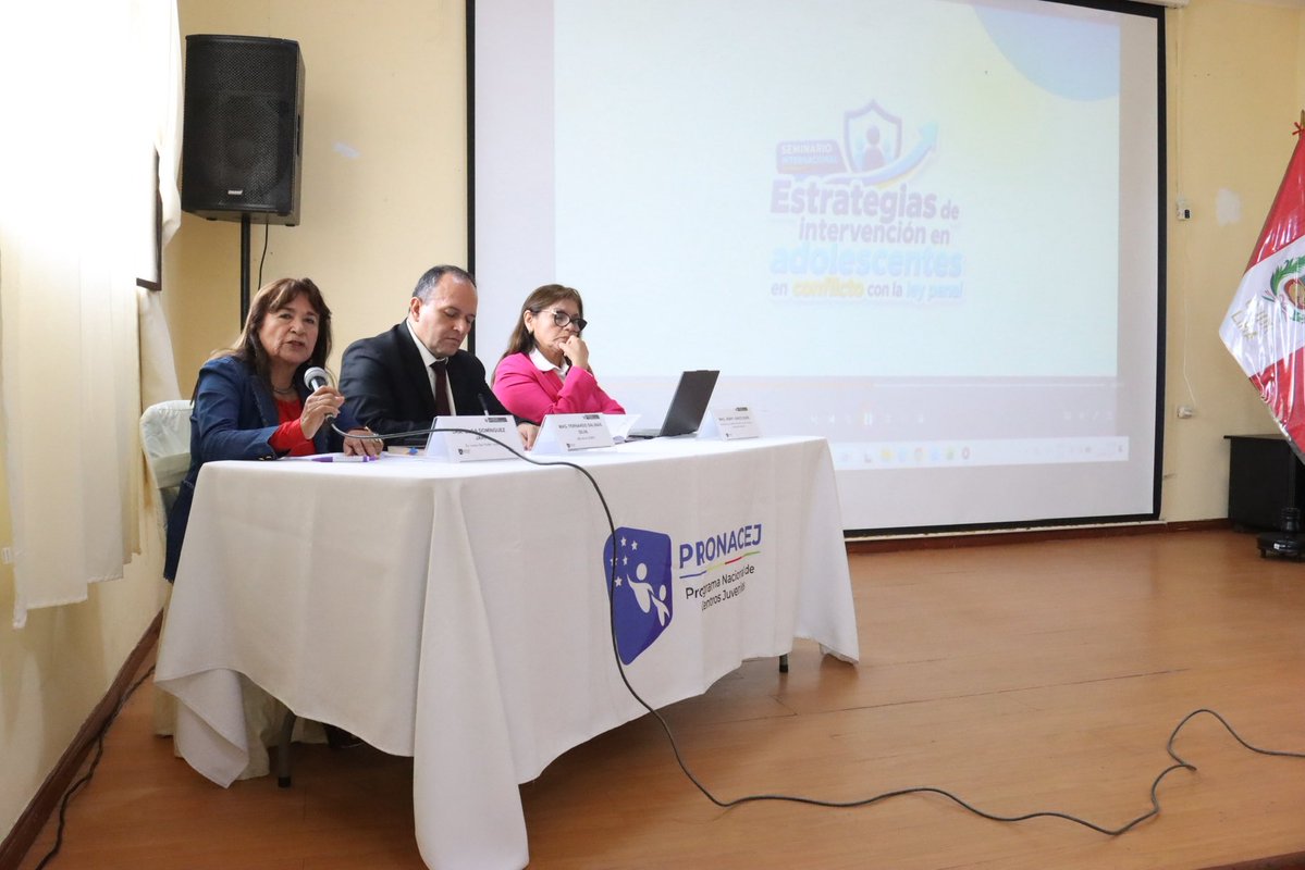 Pronacej_Peru's tweet photo. #EnEstosMomentos el PRONACEJ está capacitando a su personal técnico en el Seminario Internacional de Estrategias de Intervención en Adolescentes en Conflicto con la Ley Penal. https://t.co/6RVMyuQ6EE