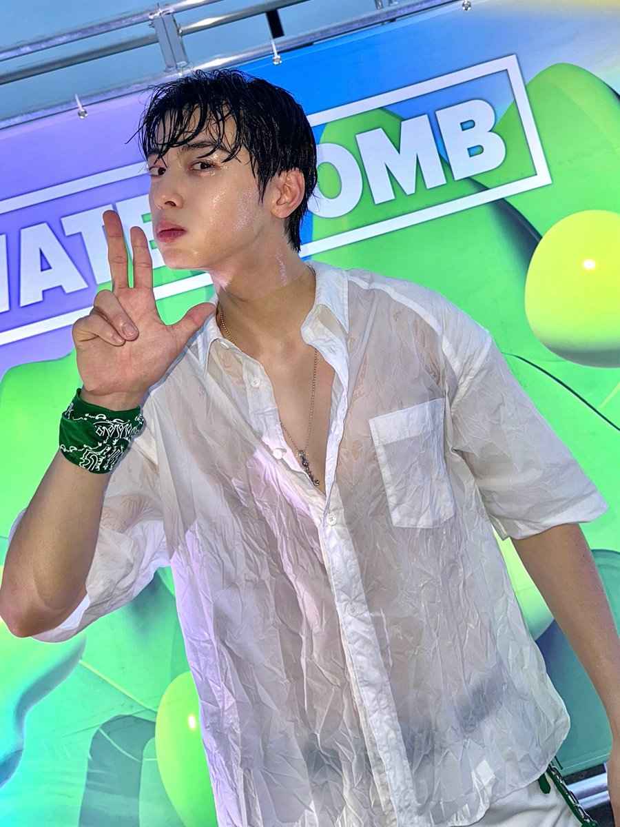 cewycha's tweet photo. หัวเหมือน baby แต่หุ่นโคตรจะ DADDY https://t.co/u78W4uRJEu