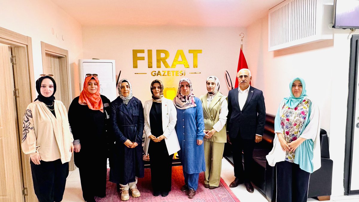 RatMevsim's tweet photo. İl Başkan Yardımcımız Sn Uçar Geçen ve Kadın Kolları Başkan Yardımcılarımız ile birlikte Fırat Gazetesi Genel Yayın Yönetmeni Sn Remziye Kökburi ve Sorumlu Yazı İşleri Müdürü Sn Kübra Türkan Engez’i ziyaret ettik.
@erbakanfatih @rprefahpartisi @nureddingul @ErhunKarakus https://t.co/YDym7WRi2a
