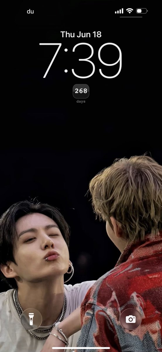 zinagkv's tweet photo. just a tk girlie with her new tk lockscreen https://t.co/cGzqp3F4HP