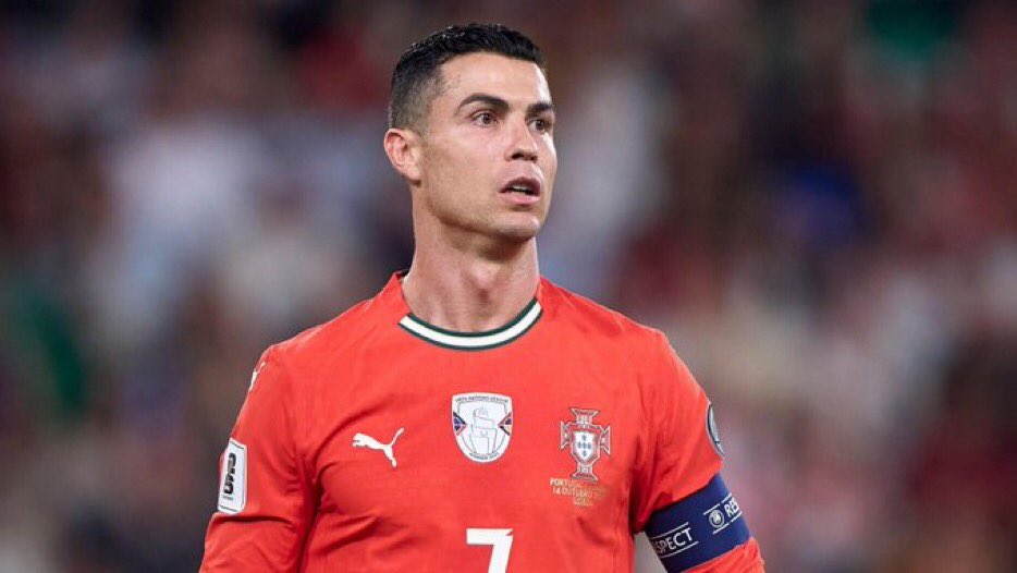 itzgaffer2's tweet photo. 🚨 BREAKING: Cristiano Ronaldo and Guillermo Ochoa are the only two players in history to play 6 World Cups and score 0 World Cup Knockout Goal. https://t.co/c5eNkTCrn9