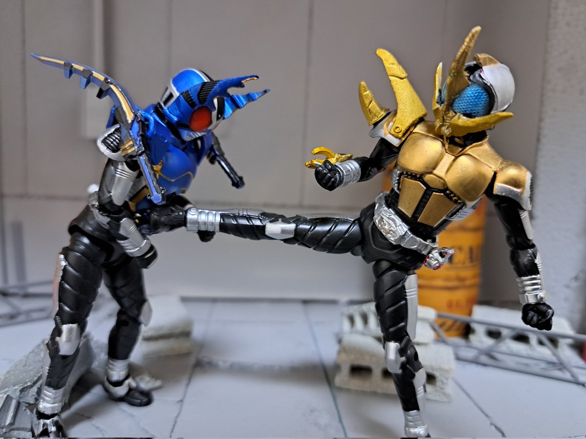 passing108's tweet photo. 「君だけは許さない！」
掌動改造仮面ライダーコーカサスです。複眼を活かせるのと肉��きがいい方がいいってなったので作り替えました。前に作ったのは��ョロっとしてたのもあって少しはイメージに近づけたかなとは思います
#掌動
#仮面ライダーカブト
#仮面ライダーカブト20th https://t.co/QbtWagZGiH