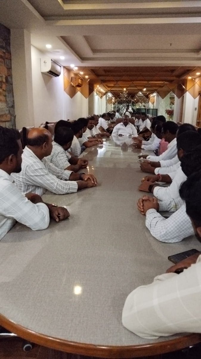 PRameshbabuMLA's tweet photo. ఈ రోజుా 18.06.2026 తేదీన పెందుర్తి నియోజకవర్గం పరవాడ మండలం ఎకోనా హోటల్లో తాడి గ్రామ తరలింపు ప్రక్రియ వేగవంతం చేయాలంటూ తాడి కూటమి నాయకుల నిర్వహించిన సమావేశంలో పాల్గొనడం జరిగింది. @JanaSenaParty @JSPShatagniTeam @PawanKalyan #thadi #anakapalli #paravada #andhrapradesh #pendurthi https://t.co/bftWQgd9yV
