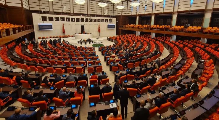 TBMM'de 12 Milletvekilinin Dokunulmazlık Dosyası Görüşülüyor: Özgür Özel de Listede