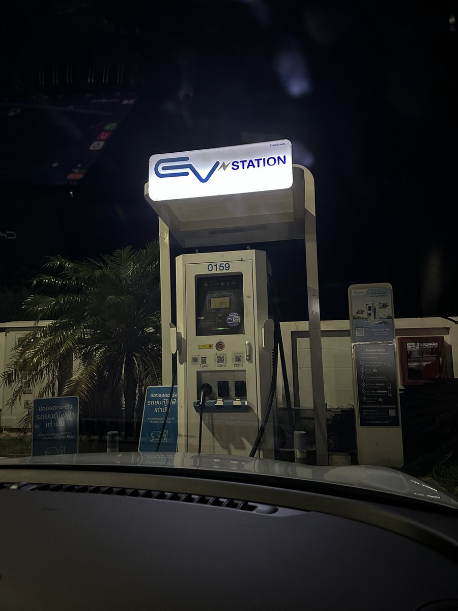 SixZevenn's tweet photo. ชีวิตคนใช้รถ Evหนอ  ทำไรดีว่างๆ #สกลนคร https://t.co/gL5nayTVRu
