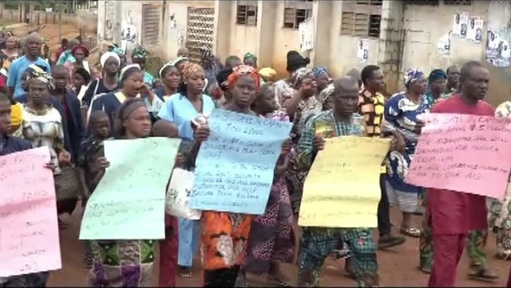 ekititrends's tweet photo. Eda oniyo :  Members of the Christ Apostolic Church Ifedapo zonal headquarters Ilejemeje local government area of Ekiti state have again appealed for quick intervention towards the rescue and safe return of their kidnapped members. 

They made the appeal at a peaceful protest held at Iye Ekiti.
It's about fifty days after residents of Eda Oniyo-Ekiti, were attacked by gunmen,killing a cleric while some worshippers were kidnapped during a church revival,a situation that has subjected residents most especially family members and relatives of victims to agony and trauma.

This peaceful protest by members of the Christ Apostolic Church in the environment, is a renewed call on government ,well meaning individuals, authorities of the CAC at various levels and Humanitarian organisations to come to the rescue and safe return of the kidnapped victims.

The people who carried placards with different inscriptions lamented the hardship and trauma the victims in captivity have been subjected to ,saying the Ransom demanded is beyond them.

Family members of some of the victims  in captivity could not hide their pain as they recalled how the incident happened,calling for urgent intervention from various quarters.

They equally sought the divine intervention of God for the safe return of the victims, while prayers were also offered for the departed soul of the deceased revivalist who died during the incident.

Cc: @NtaAdo