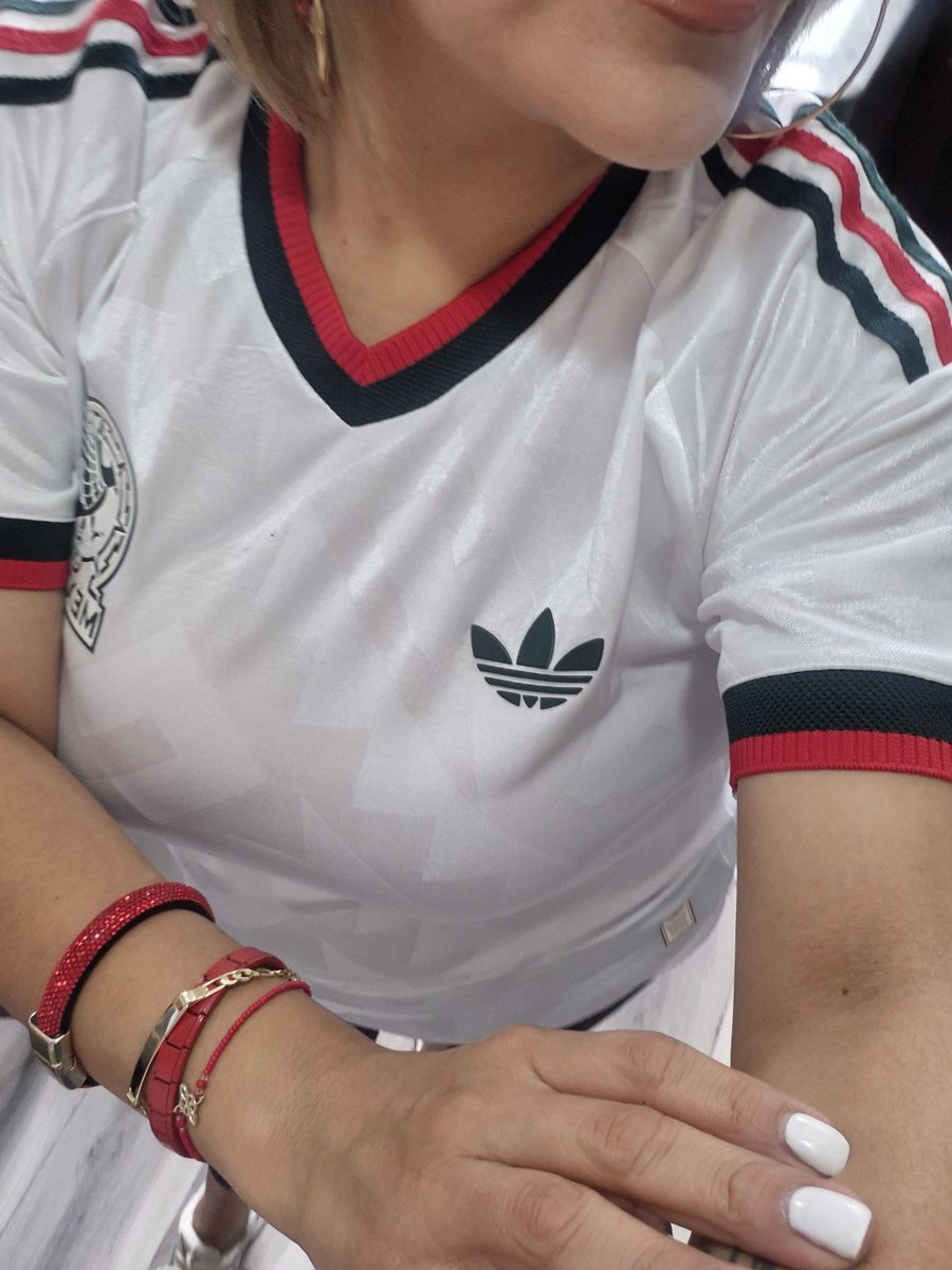 Verinta4's tweet photo. No sé,muchonde fútbol  pero desde temprano  apoyando a mi selección mexicana 🍀⚽️ https://t.co/LZo0oKZA2M