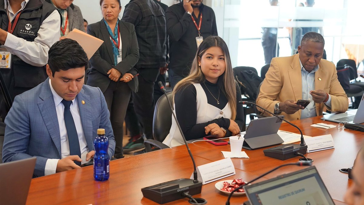 LaboralAN's tweet photo. Hoy en la Sesión Ordinaria N°071 de la Comisión del Derecho al Trabajo y a la Seguridad Social, se debatió sobre el "Proyecto de la Ley Orgánica Reformatoria a varias Leyes para Garantizar la Igualdad en el Acceso a la Licencia por Calamidad Doméstica". 🤝🇪🇨 https://t.co/FMHESha0Sw