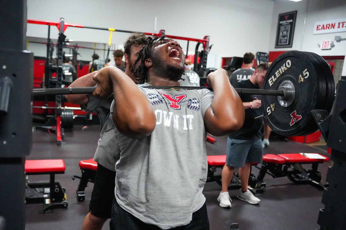 ysufootball's tweet photo. Giving our all always 💪

#GoGuins 🐧🏈 https://t.co/aPdfOQfIRd