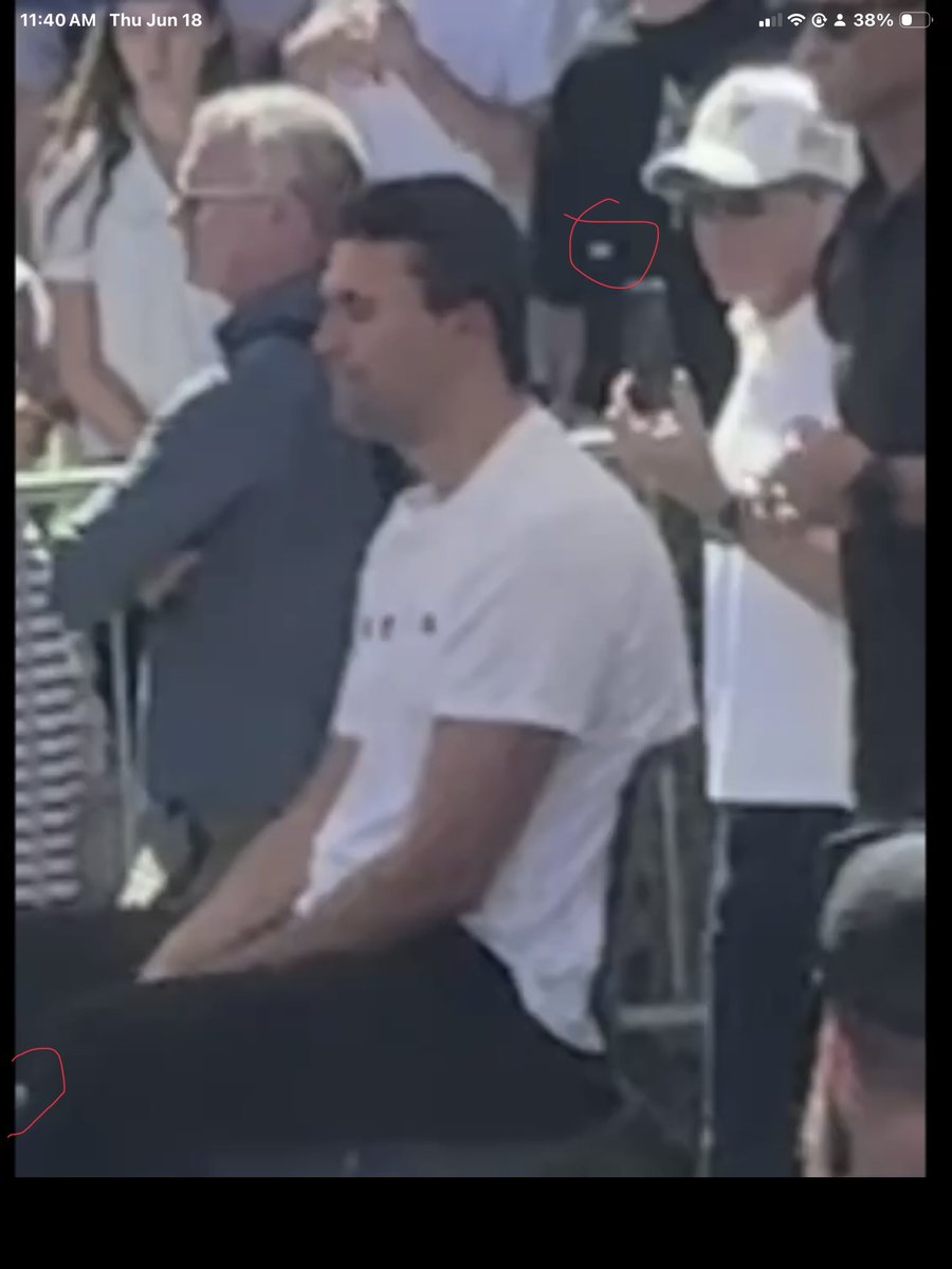 ZerotoNinety's tweet photo. @JaSigss @LionelMedia First I’ve seen of this. What’s up with the white spots I circled it’s only in the first frame disappears in a second. https://t.co/eSjh21LEfC