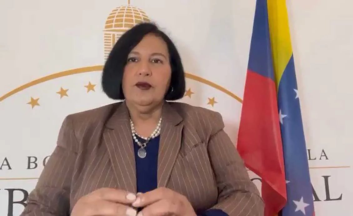 AndrewsAbreu's tweet photo. #ÚLTIMO Dinorah Figuera viaja a Caracas para impulsar nueva fase de la transición: 

EEUU escogió a la presidenta de la AN de 2015 para dirigir el proceso de negociación política frente a los Rodríguez en una nueva fase de la transición y nombrar nuevas autoridades electorales. https://t.co/8hJN0DDmWG