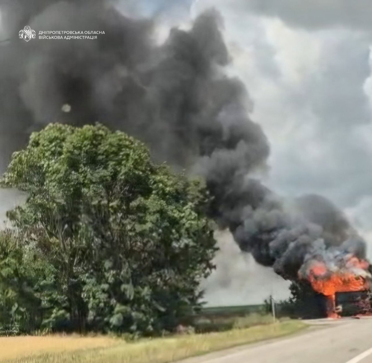 DanaSLJL's tweet photo. Today, the russian deranged federation attacked the Nikopol highway with drones for several times 😡! The pukes killed one truck driver and injured another 😡! A clinic, a sports hall, 4 cars, and infrastructure were damaged 😡! @IntlCrimCourt #RussiaTerroristState https://t.co/waUANh3DXR