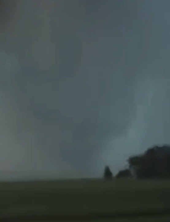 DrewBaker2004's tweet photo. Not a great picture, but Captured this monster outside of Mattoon/Charleston/Lerna Illinois. https://t.co/0BjGNmQ5Ec
