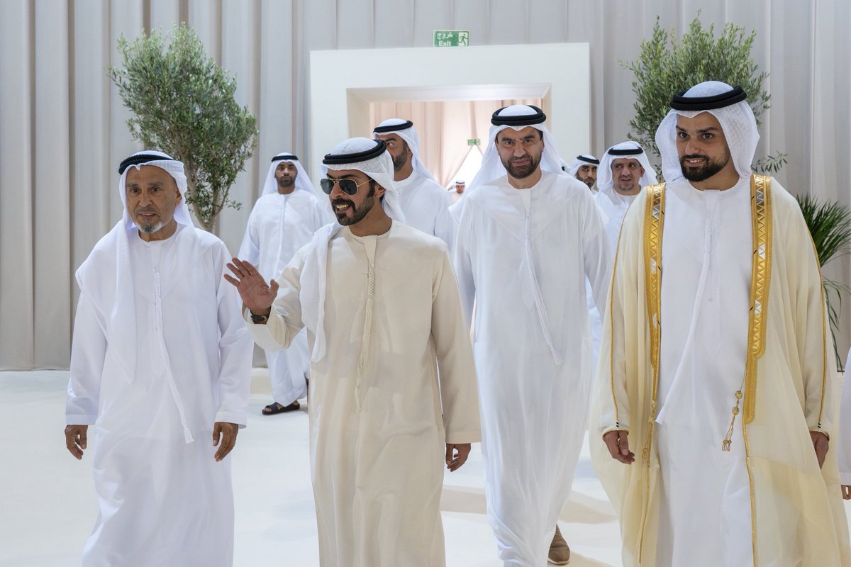 ADMediaOffice's tweet photo. خليفة بن طحنون بن محمد يحضر حفل الاستقبال الذي أقامه عبدالحميد أحمد صديقي، بمناسبة زفاف نجله محمد إلى كريمة أحمد هاشم خوري، في قاعة الشيخ سعيد في مركز دبي التجاري العالمي. https://t.co/40HNk2icOx