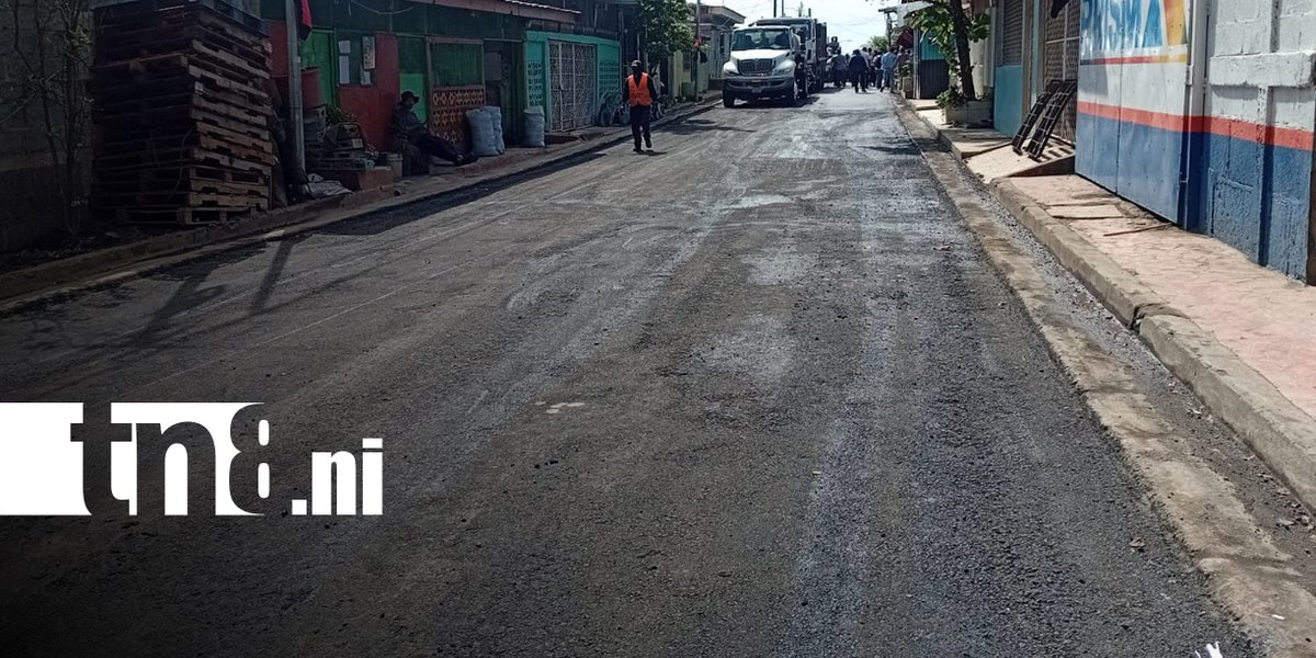 canaltn8's tweet photo. #AHORA | Tres cuadras y media de pavimento están por concluir en el barrio Laureles Norte, en el Distrito VII de Managua, gracias a las demandas planteadas por los pobladores en los cabildos y a la rápida respuesta de las autoridades municipales que ejecutan la obra.

La alcaldesa de Managua, Reyna Rueda, supervisó estos trabajos y anunció que el programa Calles para el Pueblo avanza a buen ritmo para cumplir la meta de más de mil calles al cierre del año.

#Nicaragua #Managua